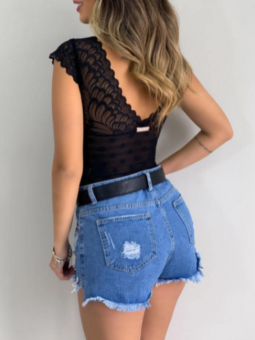 Conjunto Body Rendado e Shorts Jeans + Cinto